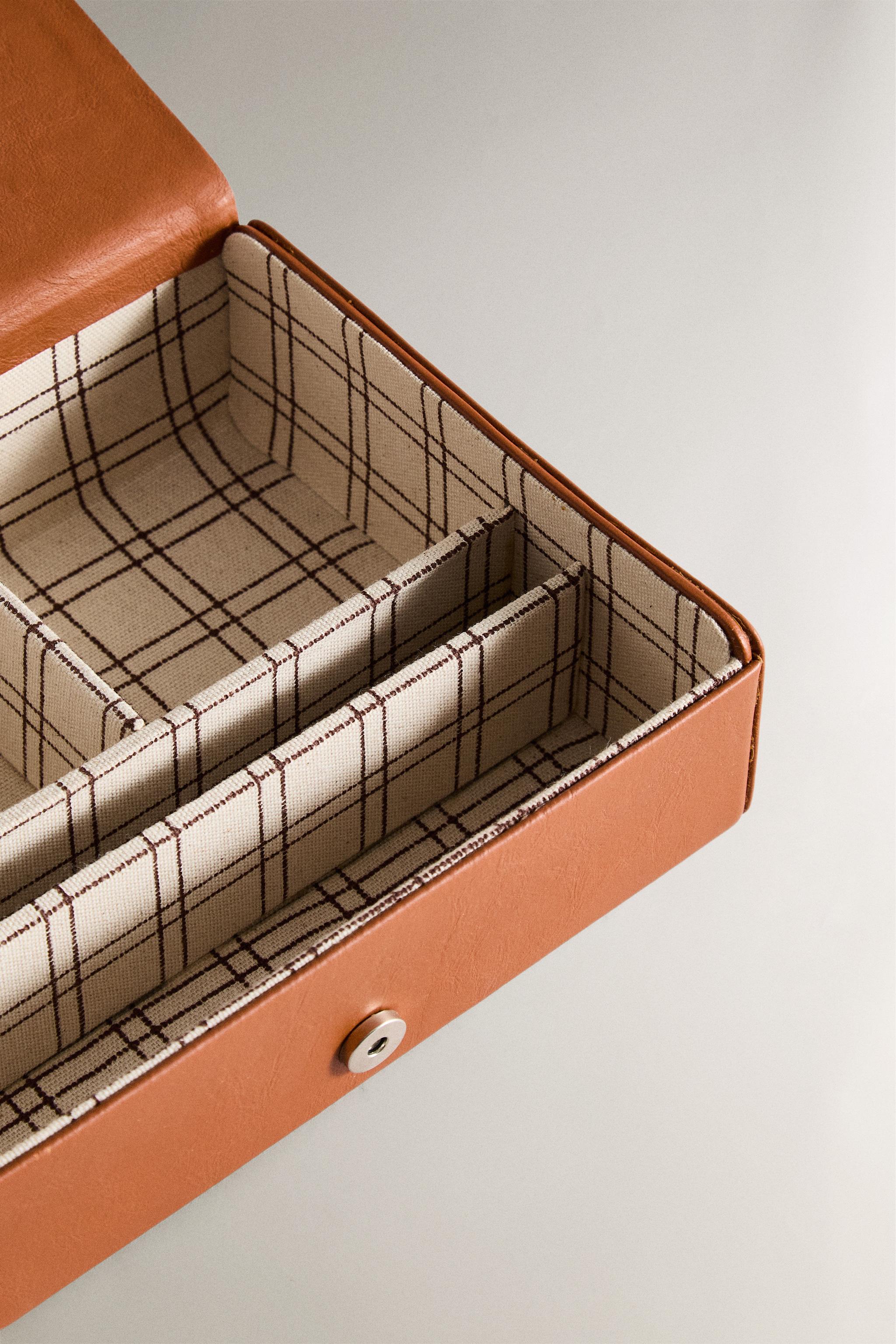 SMALL LEATHER MAKEUP BAG WITH COMPARTMENTS